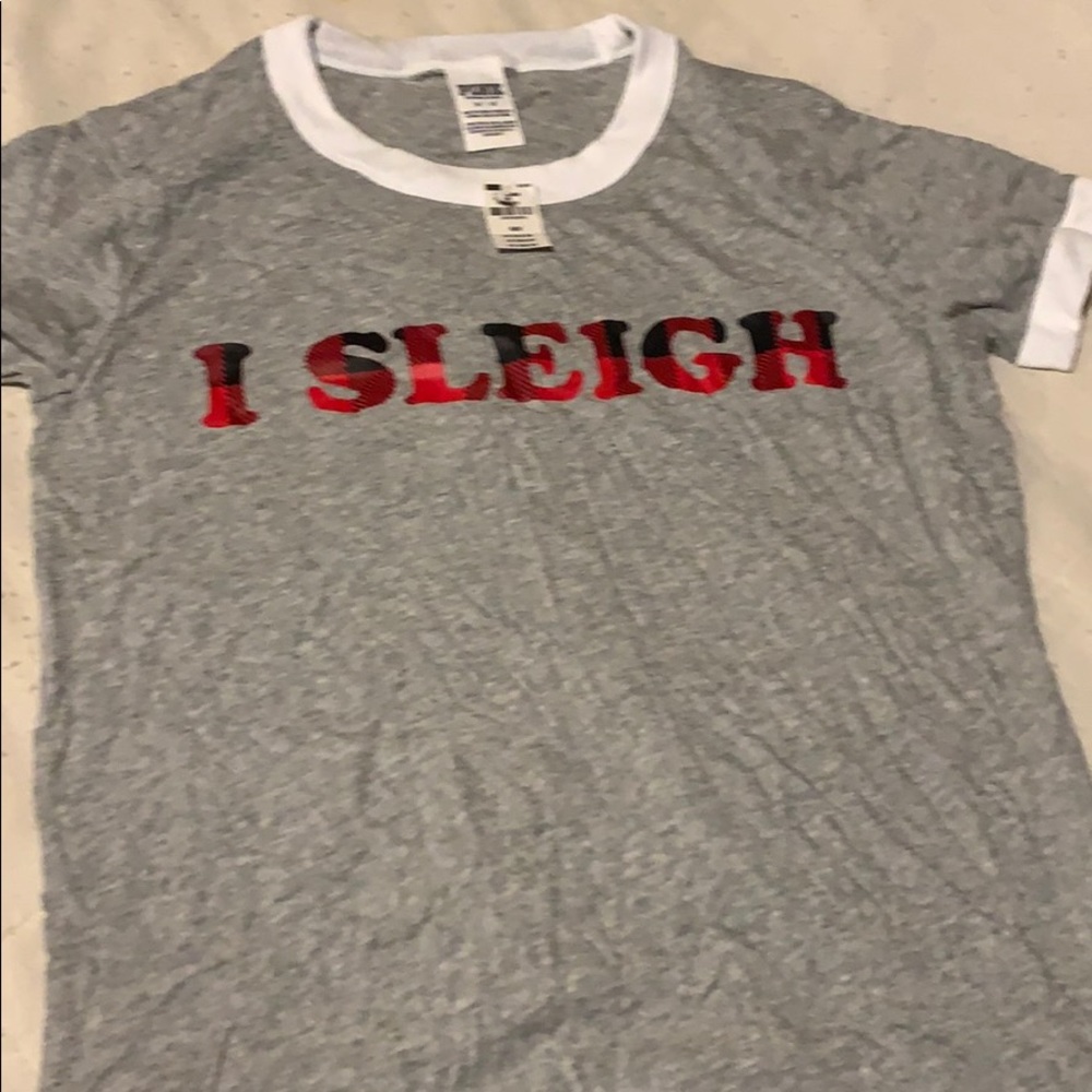 Vs pink t shirt new with tags medium.